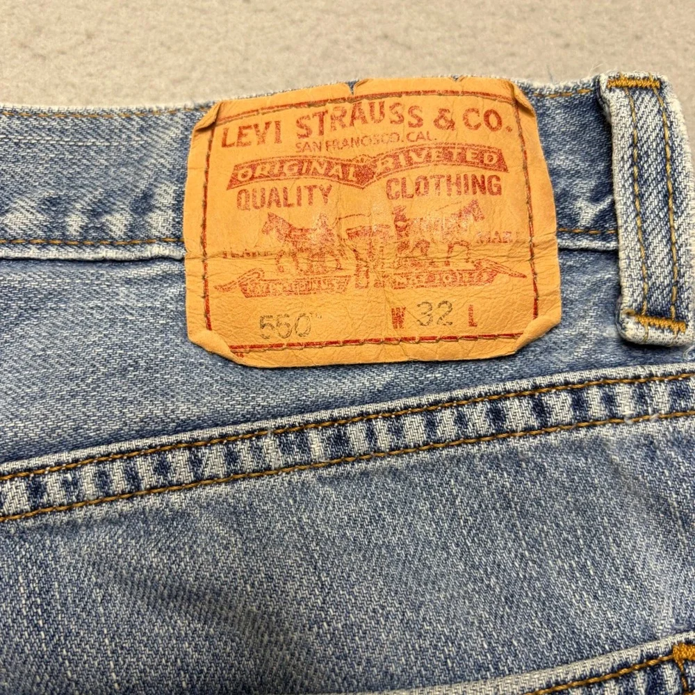 Levi's 550 Denim Shorts Mens 32 Blue Relaxed Fit Y2K Distressed Light Wash